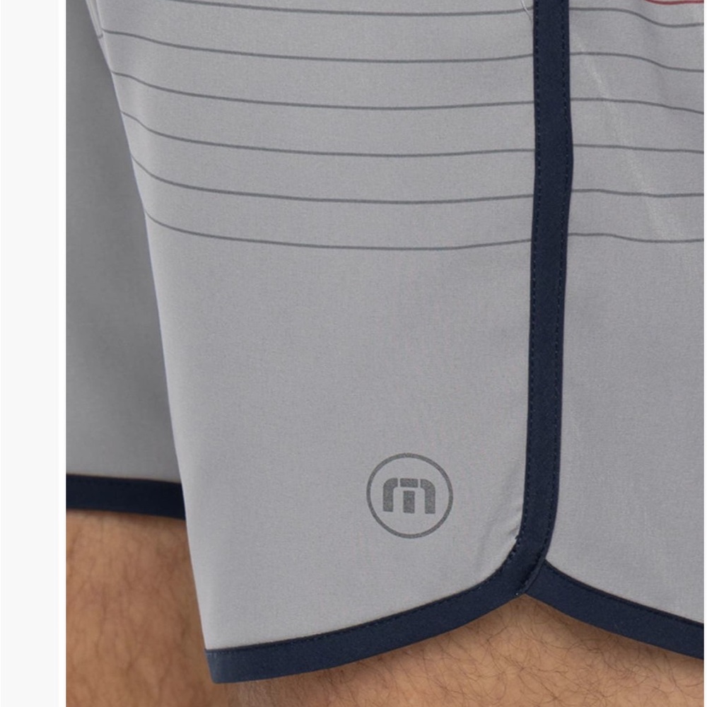 Travis Mathew Light Gray Striped Shorts size Medium NWT